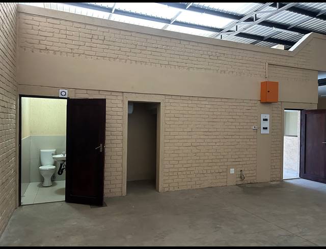 334M² WAREHOUSE TO LET IN POMONA